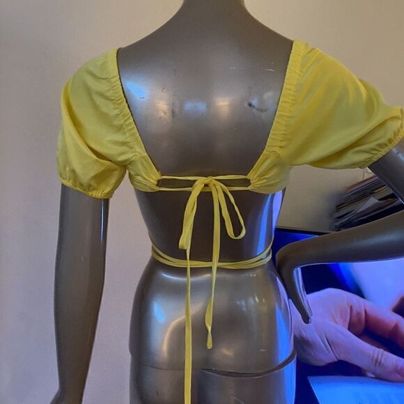 Cropped top, off the shoulder, adj string wrap ties. Size small, yellow - Picture 4 of 6